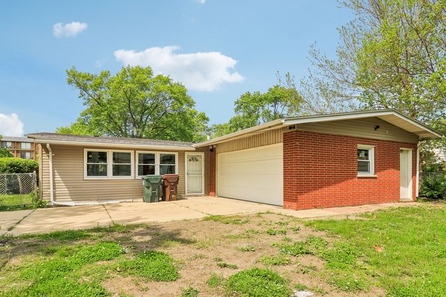840 W Arquilla Drive, Glenwood, IL 60425