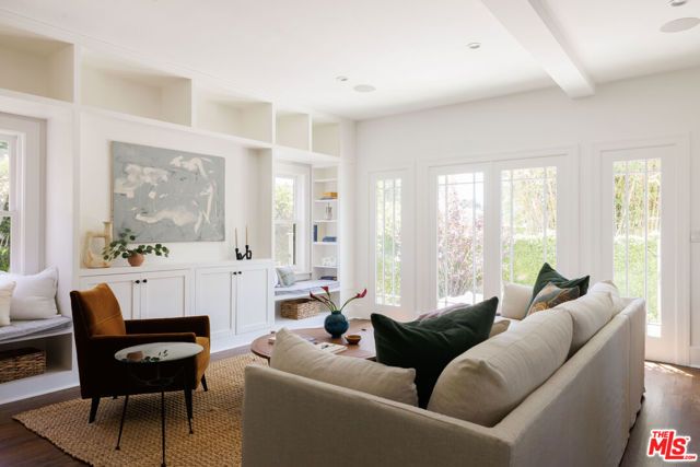 101 N Gower Street, Los Angeles, CA 90004