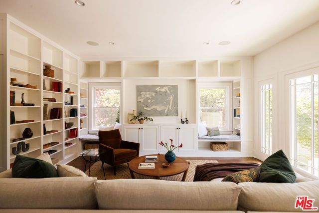 101 N Gower Street, Los Angeles, CA 90004