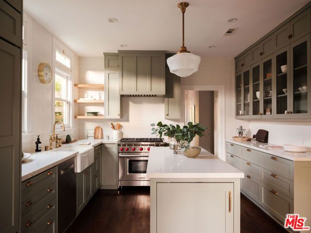 101 N Gower Street, Los Angeles, CA 90004