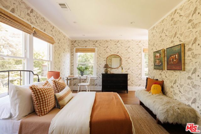 101 N Gower Street, Los Angeles, CA 90004