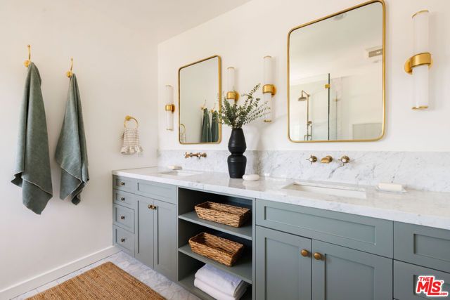 101 N Gower Street, Los Angeles, CA 90004
