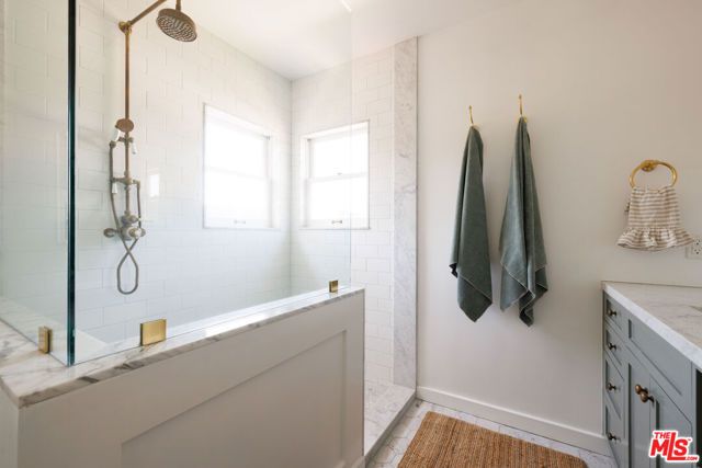 101 N Gower Street, Los Angeles, CA 90004