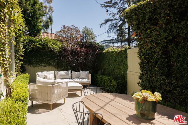 101 N Gower Street, Los Angeles, CA 90004