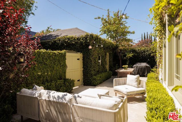 101 N Gower Street, Los Angeles, CA 90004