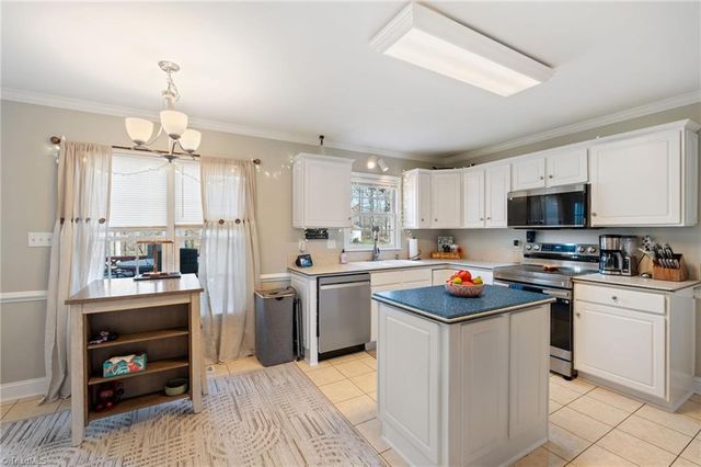 6305 Armsby Road, Clemmons, NC 27012