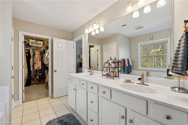 6305 Armsby Road, Clemmons, NC 27012