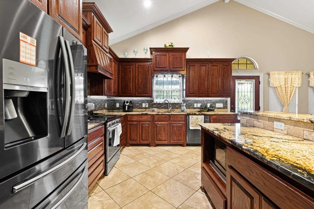 3688 Holly Rd, Gilmer, TX 75644