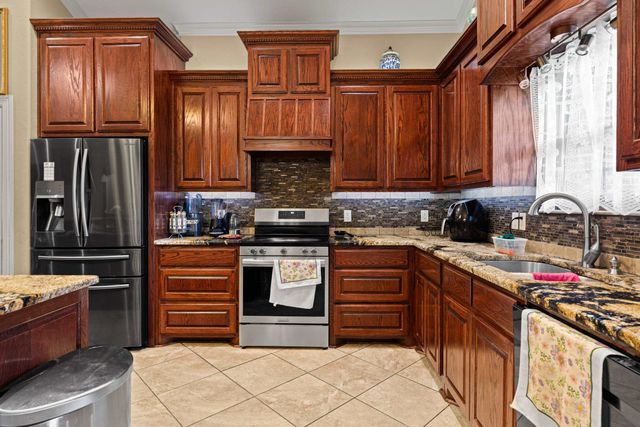 3688 Holly Rd, Gilmer, TX 75644
