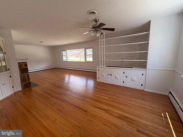 1215 MILLTOWN RD, Wilmington, DE 19808