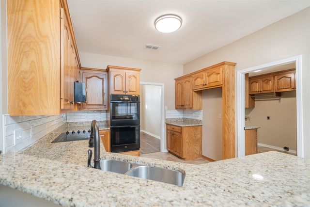 209 Lakewood Drive, Longview, TX 75604