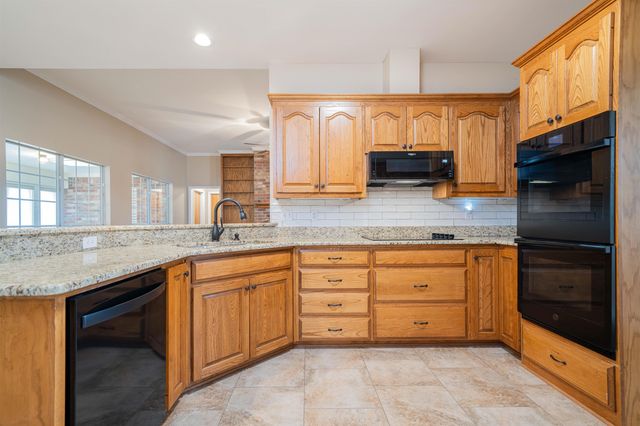 209 Lakewood Drive, Longview, TX 75604