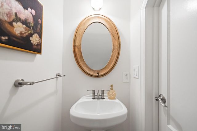 5018 3RD ST NW, Washington, DC 20011