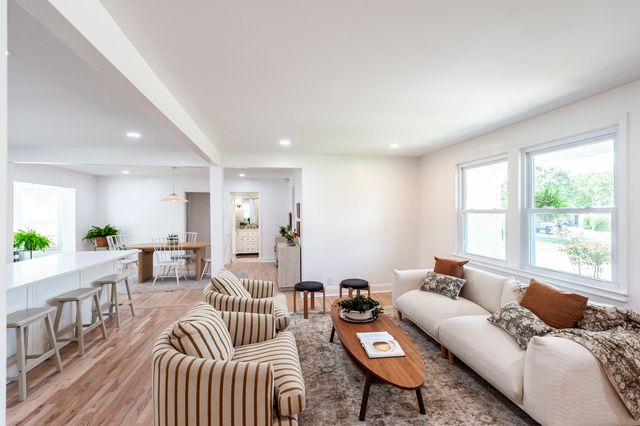 921 Lemont Ct, Nashville, TN 37216