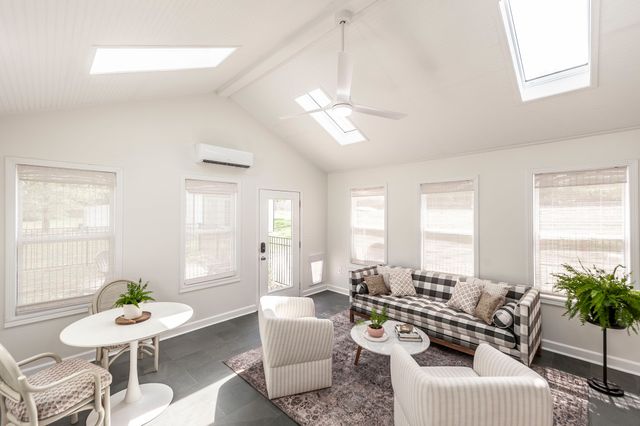 921 Lemont Ct, Nashville, TN 37216