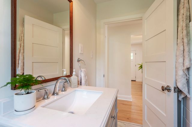 921 Lemont Ct, Nashville, TN 37216