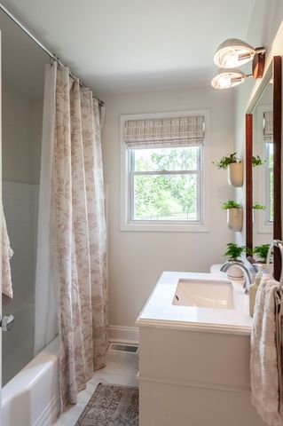 921 Lemont Ct, Nashville, TN 37216