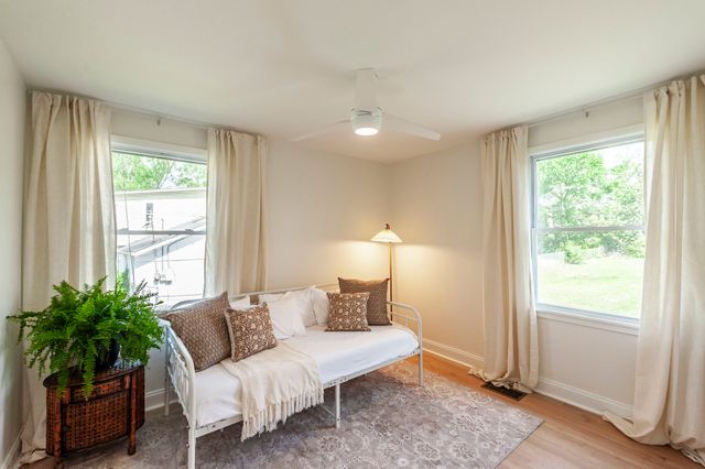 921 Lemont Ct, Nashville, TN 37216