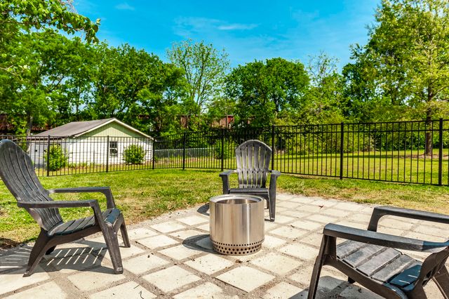 921 Lemont Ct, Nashville, TN 37216