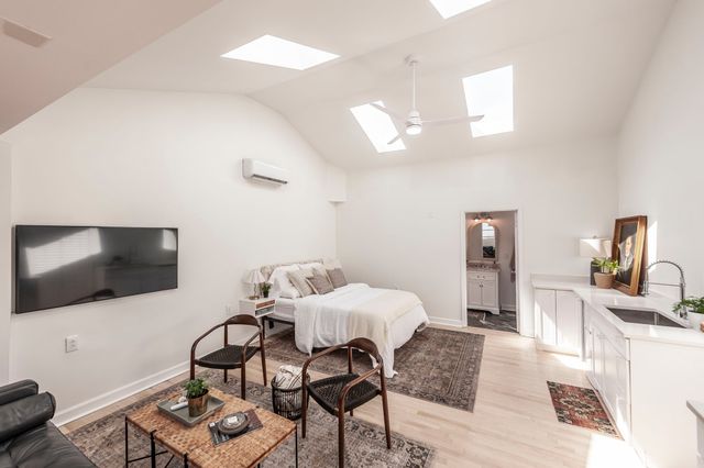 921 Lemont Ct, Nashville, TN 37216