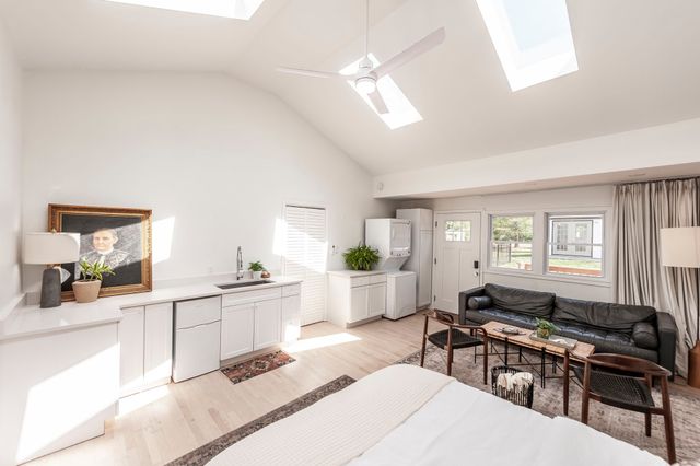 921 Lemont Ct, Nashville, TN 37216