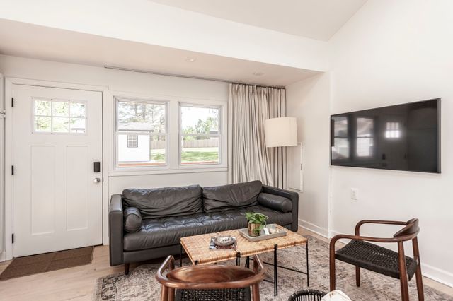 921 Lemont Ct, Nashville, TN 37216