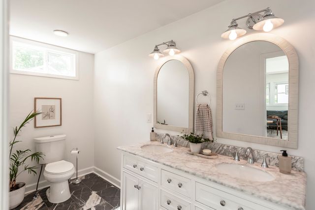 921 Lemont Ct, Nashville, TN 37216