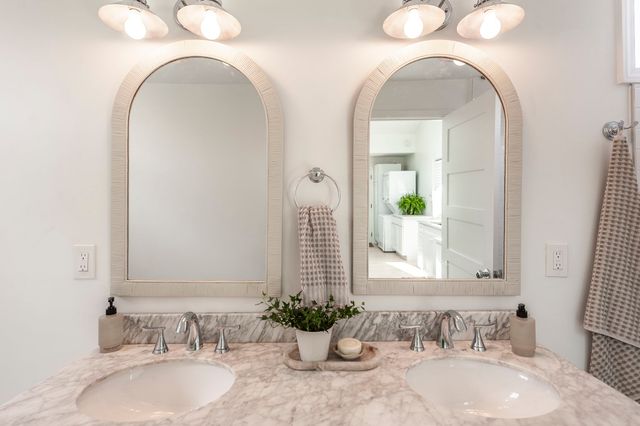 921 Lemont Ct, Nashville, TN 37216