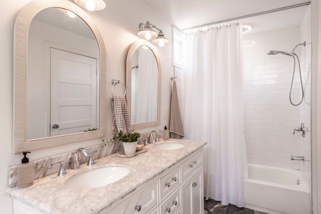 921 Lemont Ct, Nashville, TN 37216