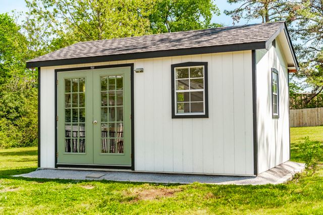 921 Lemont Ct, Nashville, TN 37216