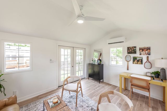 921 Lemont Ct, Nashville, TN 37216