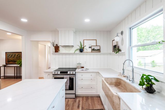 921 Lemont Ct, Nashville, TN 37216