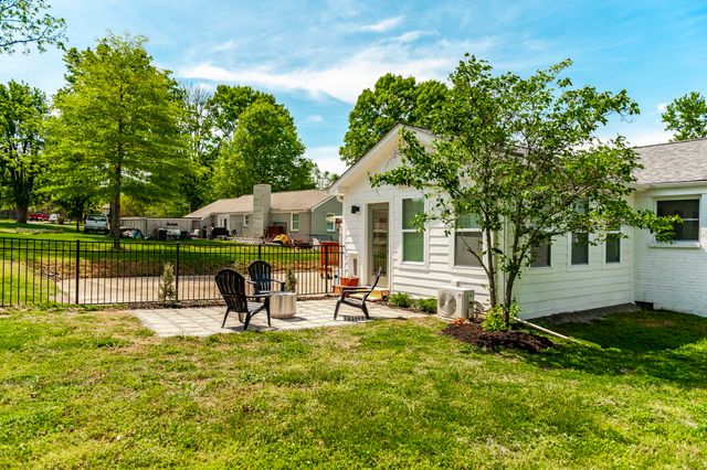 921 Lemont Ct, Nashville, TN 37216