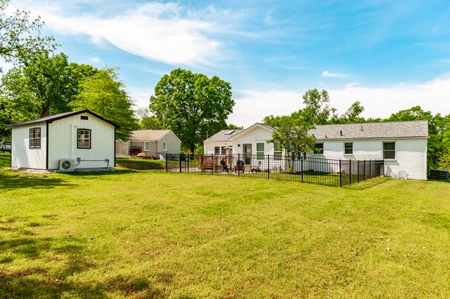 921 Lemont Ct, Nashville, TN 37216