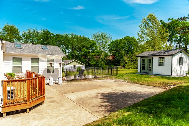 921 Lemont Ct, Nashville, TN 37216