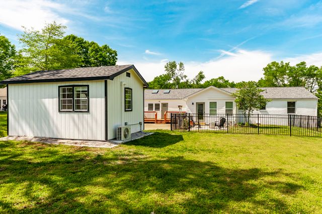 921 Lemont Ct, Nashville, TN 37216