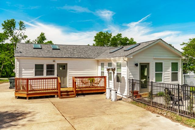 921 Lemont Ct, Nashville, TN 37216