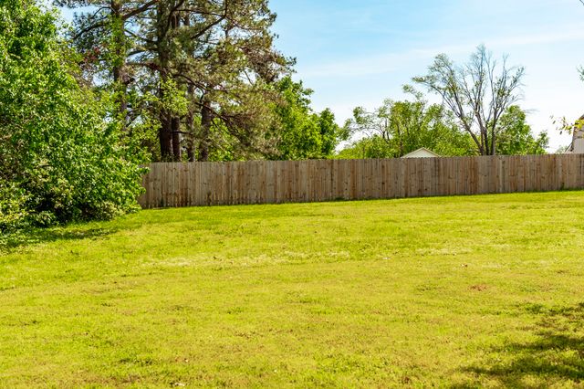 921 Lemont Ct, Nashville, TN 37216