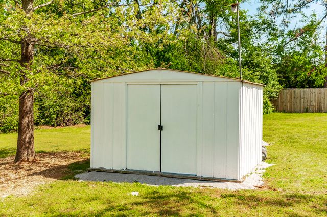 921 Lemont Ct, Nashville, TN 37216