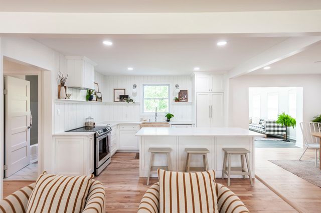 921 Lemont Ct, Nashville, TN 37216