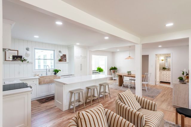 921 Lemont Ct, Nashville, TN 37216