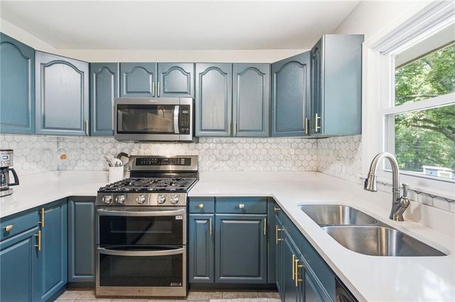 5408 W 65th Place, Prairie Village, KS 66202