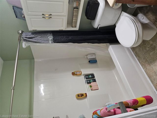 4231 Pine Grove Avenue, Fort Gratiot Charter Township, MI 48059