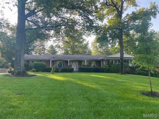 9008 Fernald Drive, Grantwood Village, MO 63123