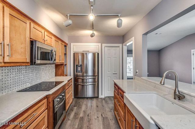 114 River Place, Jackson, MS 39211