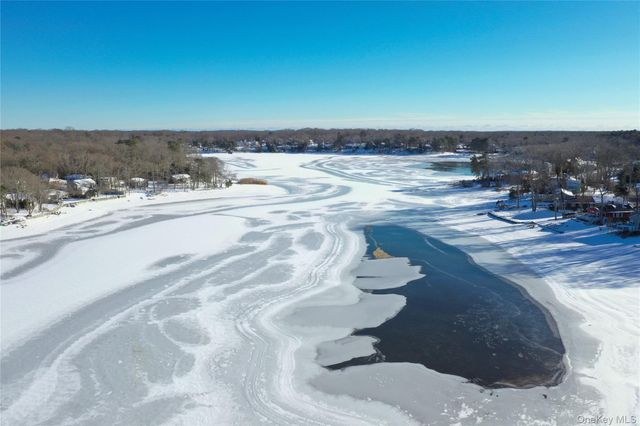 215 Lakeside Trail, Ridge, NY 11961