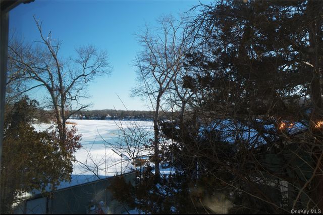 215 Lakeside Trail, Ridge, NY 11961