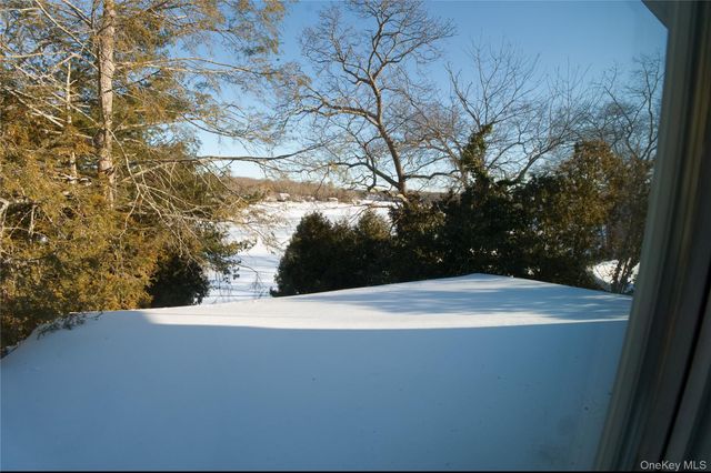 215 Lakeside Trail, Ridge, NY 11961