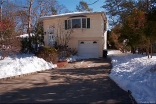 215 Lakeside Trail, Ridge, NY 11961