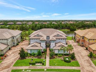 7411 DIVOT LOOP 16-D, Bradenton, FL 34202